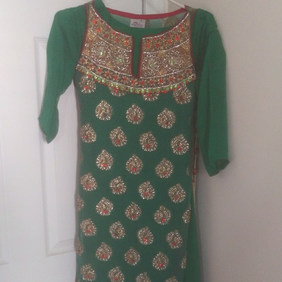 Green heavy Pakistani formal dress - Picture 1 of 4
